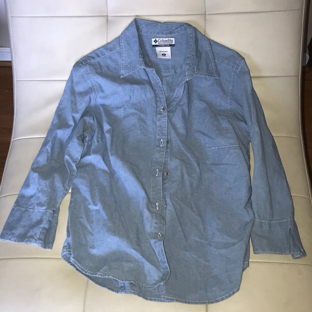 Columbia women’s medium button down cotton shirt.